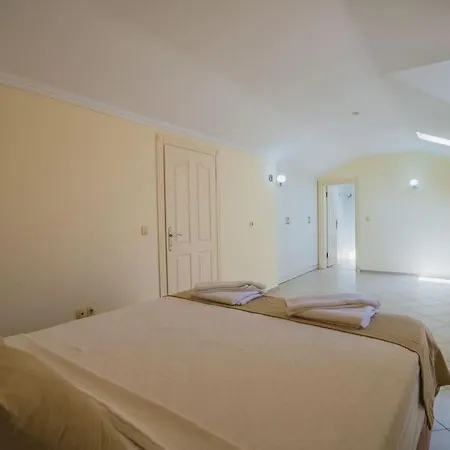 Calis'ta Denize Sifir 8 Kisilik Pearl 4 * فتحية